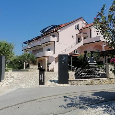 Apartmani Simon Lopar Zewnętrze zdjęcie